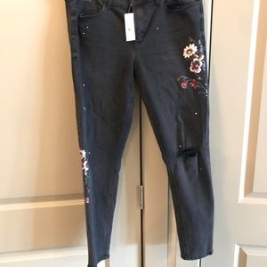 Distressed jeans with detail.